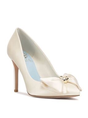 NWT Vince Camuto Haylez Cream Satin Bow Pointed-Toe Stiletto Pump